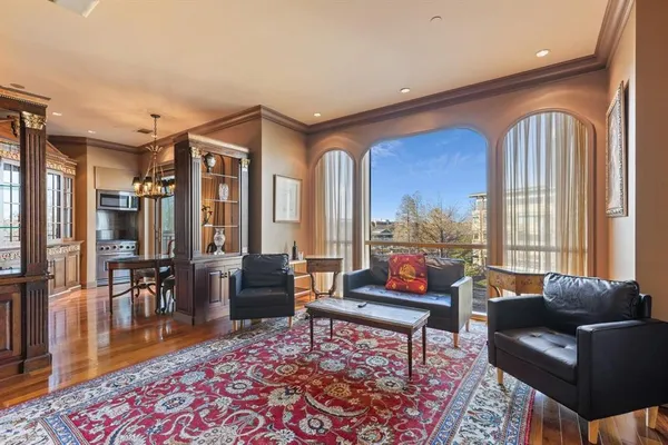 $2,650 | 5320 East Mockingbird Lane, Unit L302, Dallas, TX 75206