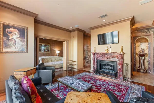 $2,650 | 5320 East Mockingbird Lane, Unit L302, Dallas, TX 75206