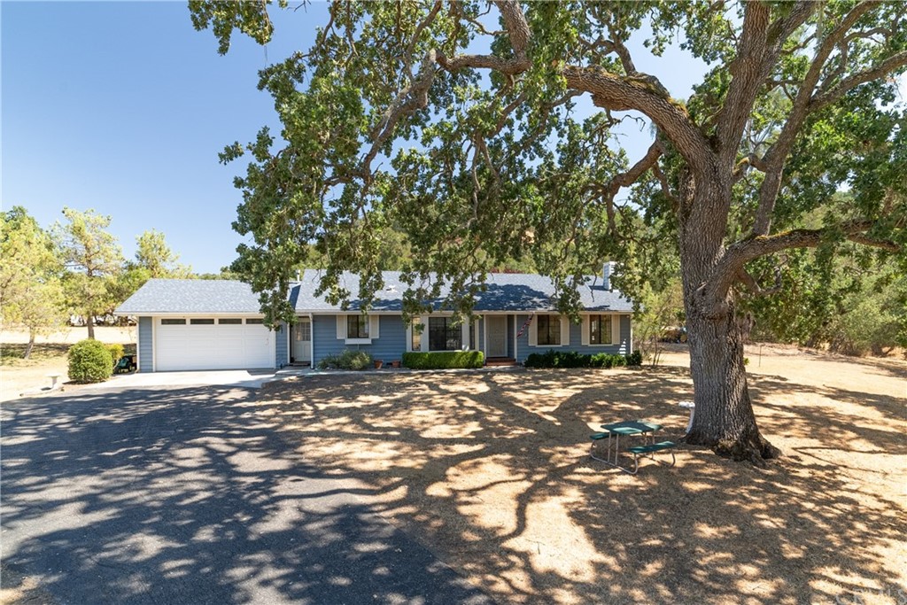 9505 Santa Lucia Road Atascadero, CA 93422 - Photo 1 of 1 This is the first time this beautiful custom home has ever hit the market! It features 1300 sf, 3 bedrooms and 2 bathrooms on 1.53 serene acres!