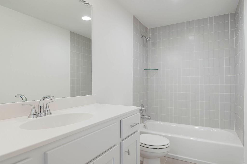 25374 West 91st Terrace Lenexa, KS 66227 - Photo 15 of 21