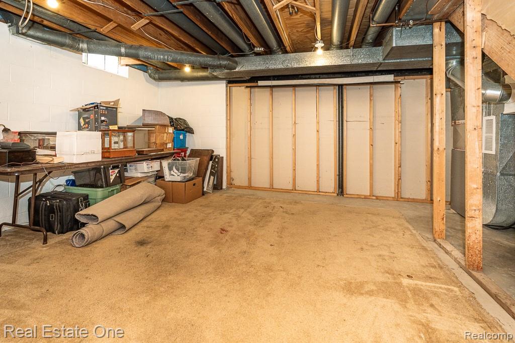 2355 Hillendale Drive Rochester, MI 48309 - Photo 31 of 44 2355 Hillendale_MLS-033.jpg