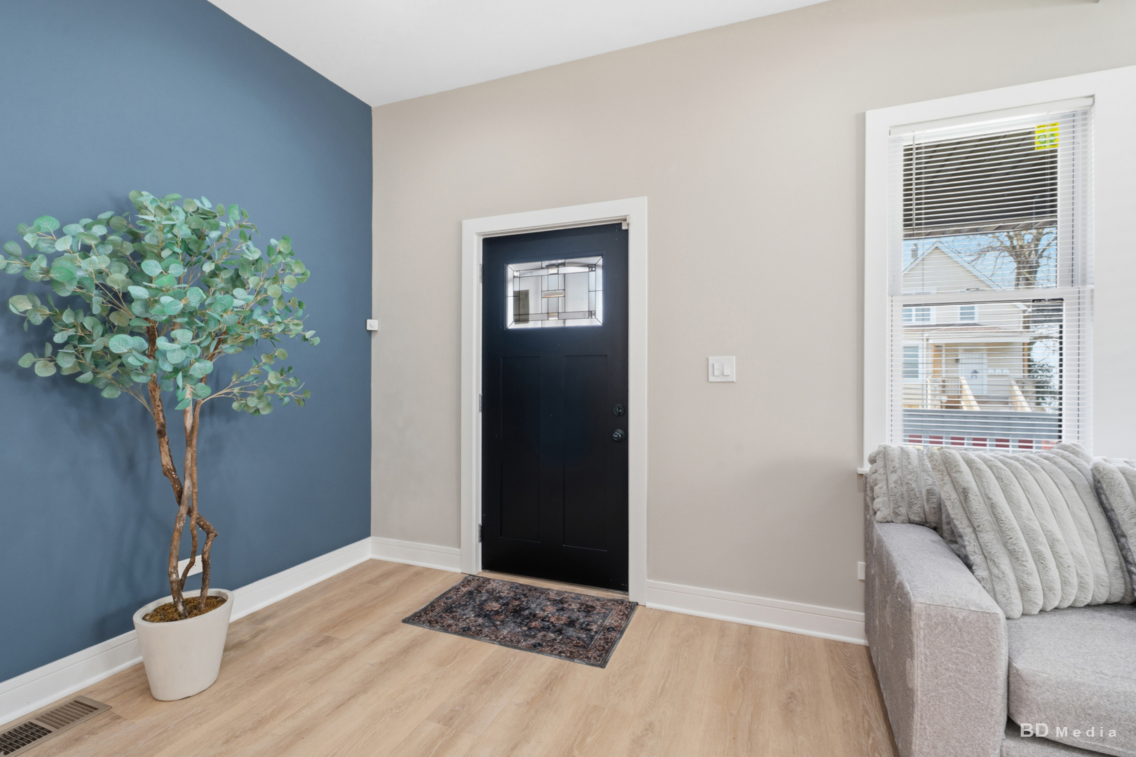 7307 South Peoria Street Chicago, IL 60621 - Photo 7 of 45 a living room with a couch