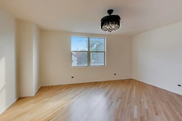 $3,100 | 6951 North Western Avenue, Unit F, Chicago, IL 60645