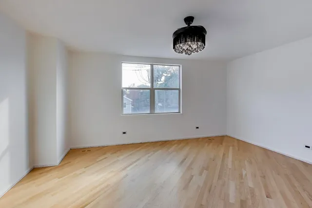 $3,000 | 6951 North Western Avenue, Unit F, Chicago, IL 60645