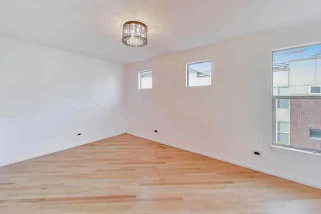 $3,000 | 6951 North Western Avenue, Unit F, Chicago, IL 60645