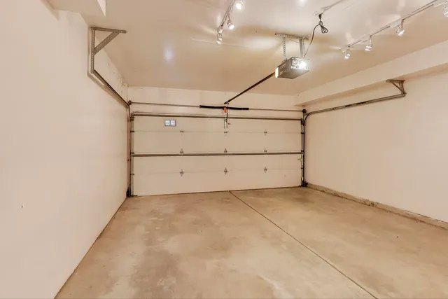 $3,000 | 6951 North Western Avenue, Unit F, Chicago, IL 60645