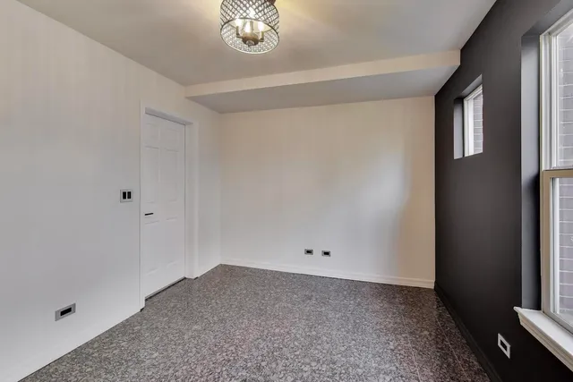 $3,000 | 6951 North Western Avenue, Unit F, Chicago, IL 60645