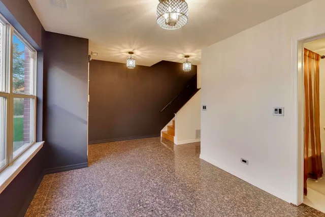 $3,100 | 6951 North Western Avenue, Unit F, Chicago, IL 60645