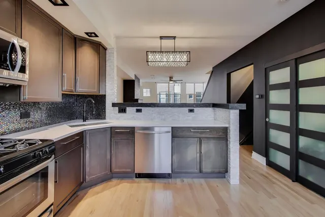 $3,000 | 6951 North Western Avenue, Unit F, Chicago, IL 60645