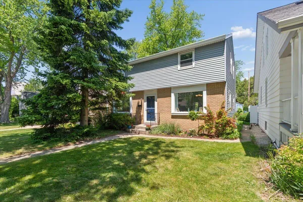 $499,900 | 820 East Silver Spring Drive, Whitefish Bay, WI 53217