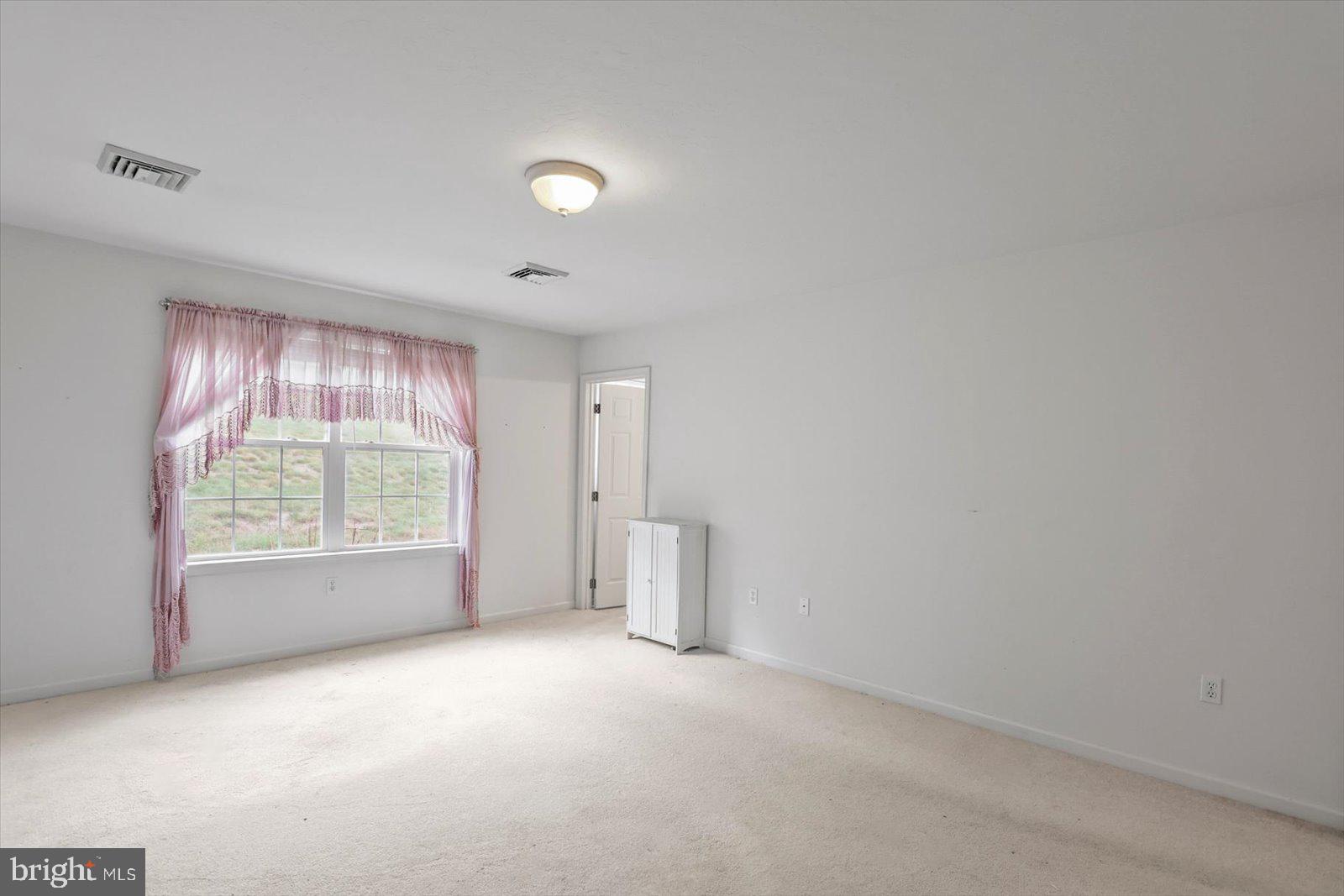 7150 Seneca Ridge Drive York, PA 17403 - Photo 20 of 32 an empty room with a window