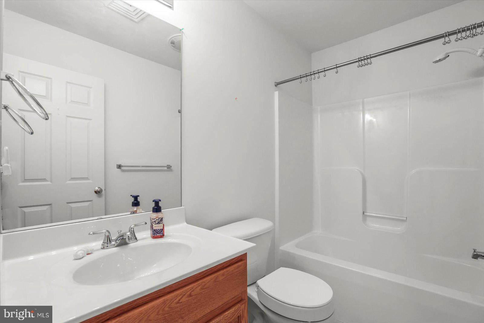 7150 Seneca Ridge Drive York, PA 17403 - Photo 25 of 32 a bathroom with a sink toilet and shower