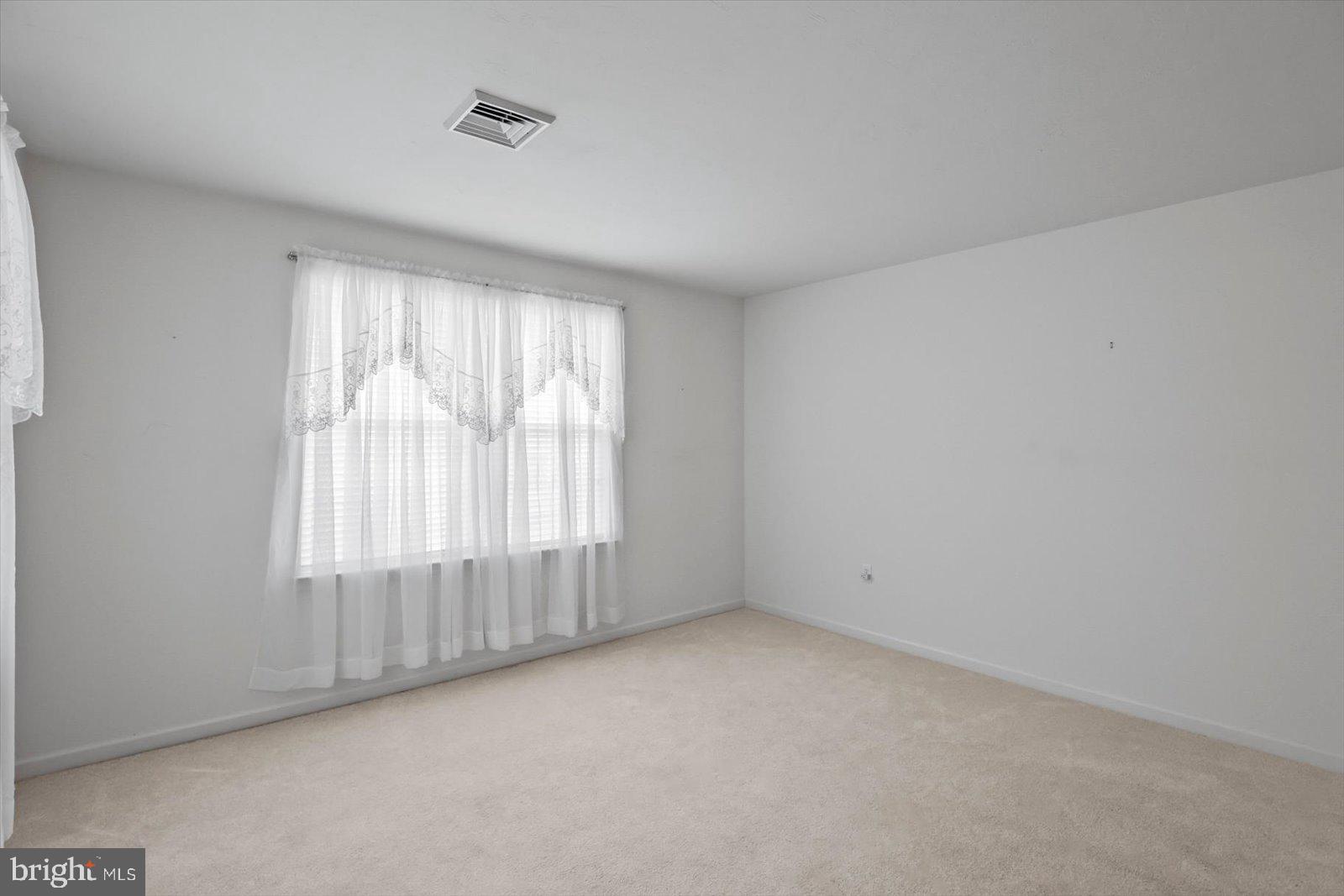 7150 Seneca Ridge Drive York, PA 17403 - Photo 6 of 32 an empty room with a window