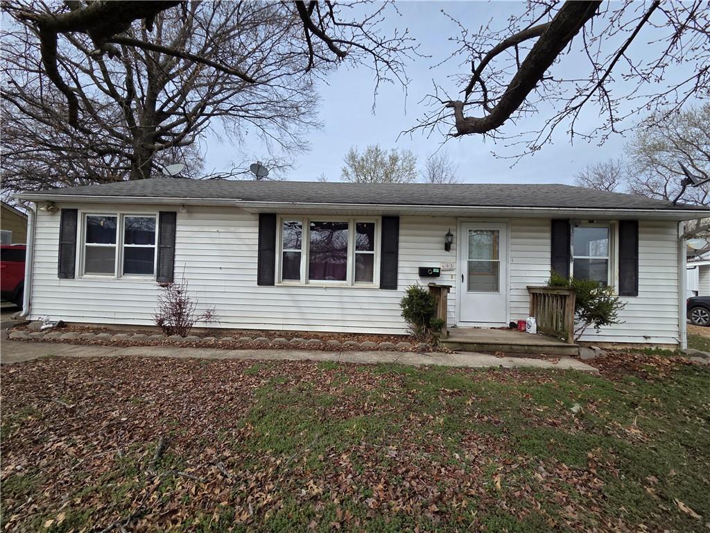 608 West Nursery Street Butler, MO 64730 - Photo 1 of 20