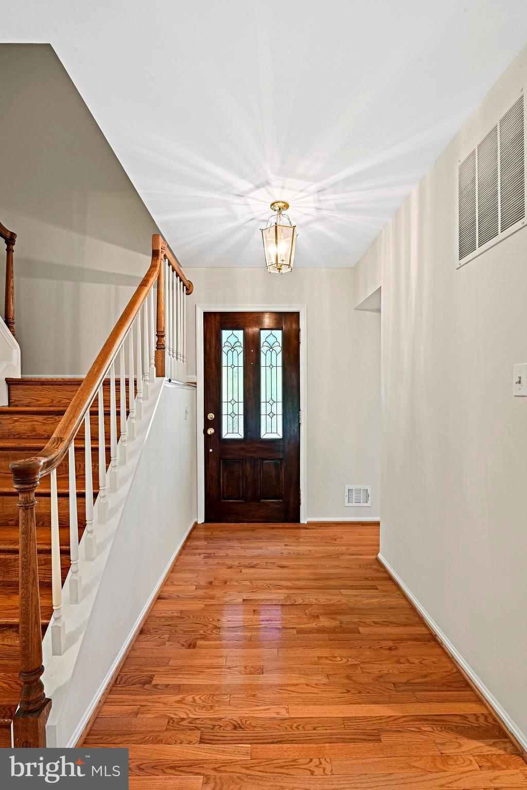 11311 Handlebar Road Reston, VA 20191 - Photo 7 of 78 Inviting Foyer!