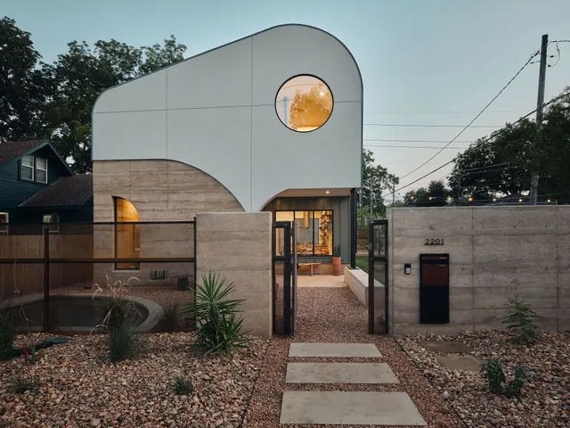 $2,725,000 | 2201 Garden Street, Austin, TX 78702