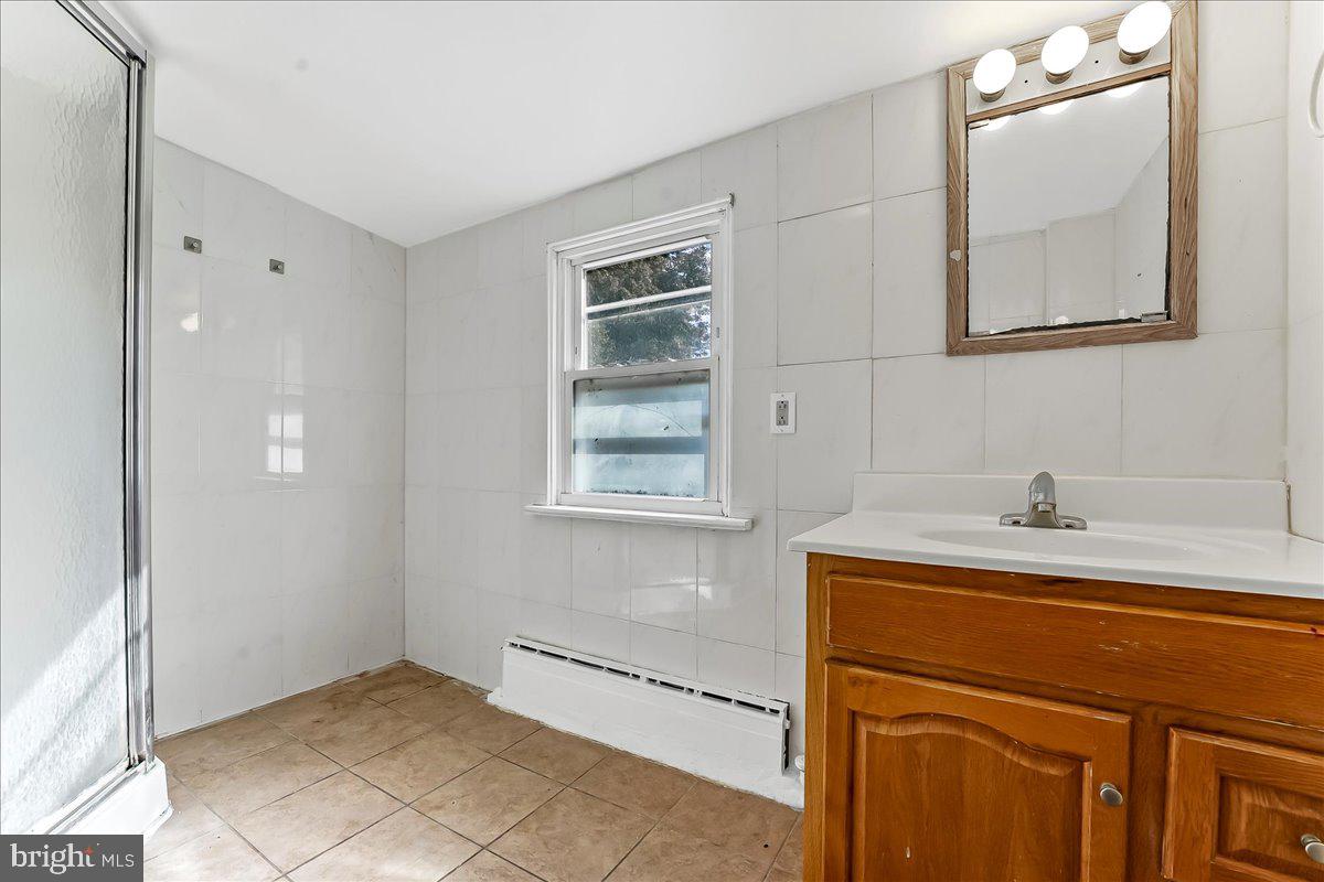 85 Price Street Bala Cynwyd, PA 19004 - Photo 16 of 32 Second Level Full Bathroom