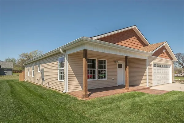 $309,000 | 902 Monroe Street, Ottawa, KS 66067