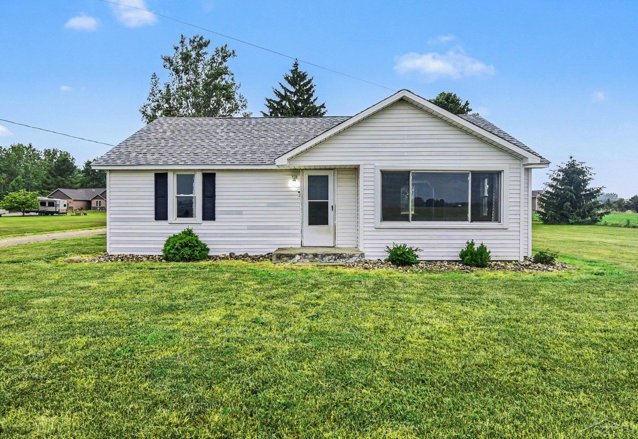 3110 South Merrill Road Merrill, MI 48637 - Photo 2 of 28