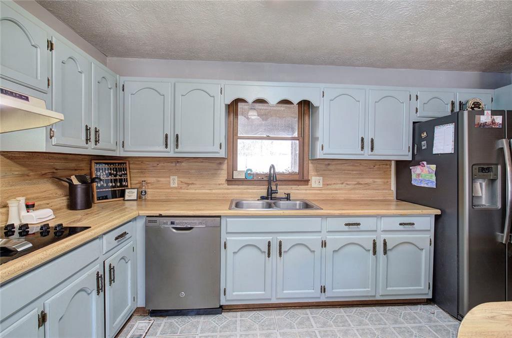 101 Ivy Lane Southeast Cartersville, GA 30121 - Photo 26 of 47 a kitchen with stainless steel appliances granite countertop a sink a stove and cabinets