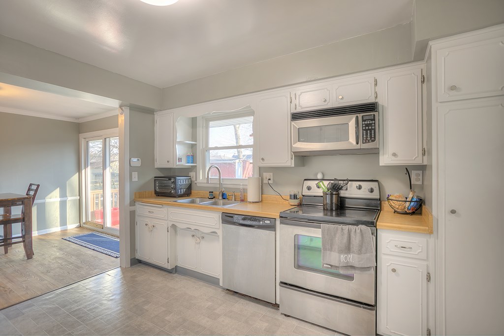 4107 Abbotsford Road Rockford, IL 61107 - Photo 7 of 21 Gallery Image 7