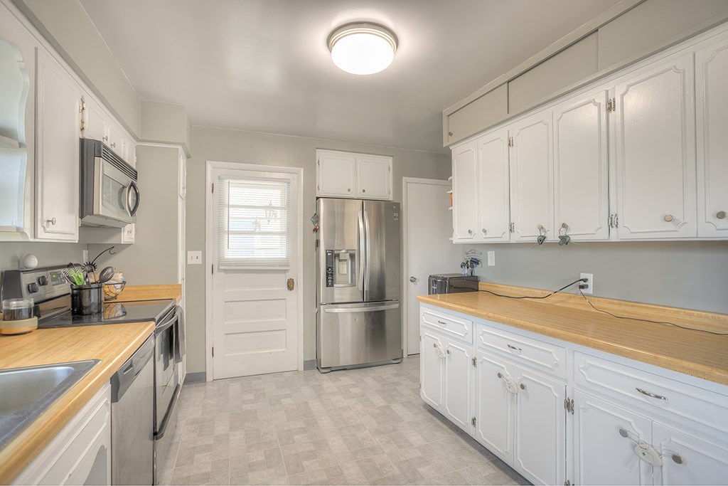4107 Abbotsford Road Rockford, IL 61107 - Photo 8 of 21 Gallery Image 8