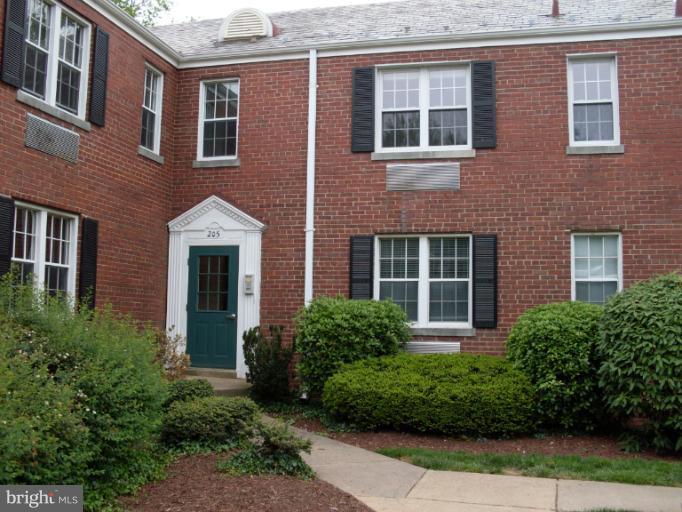 205 East Glebe Road, Unit 6205E Alexandria, VA 22305 - Photo 11 of 13 a front view of a house with garden