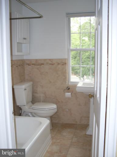 205 East Glebe Road, Unit 6205E Alexandria, VA 22305 - Photo 4 of 13 a bathroom with a toilet a sink and a window