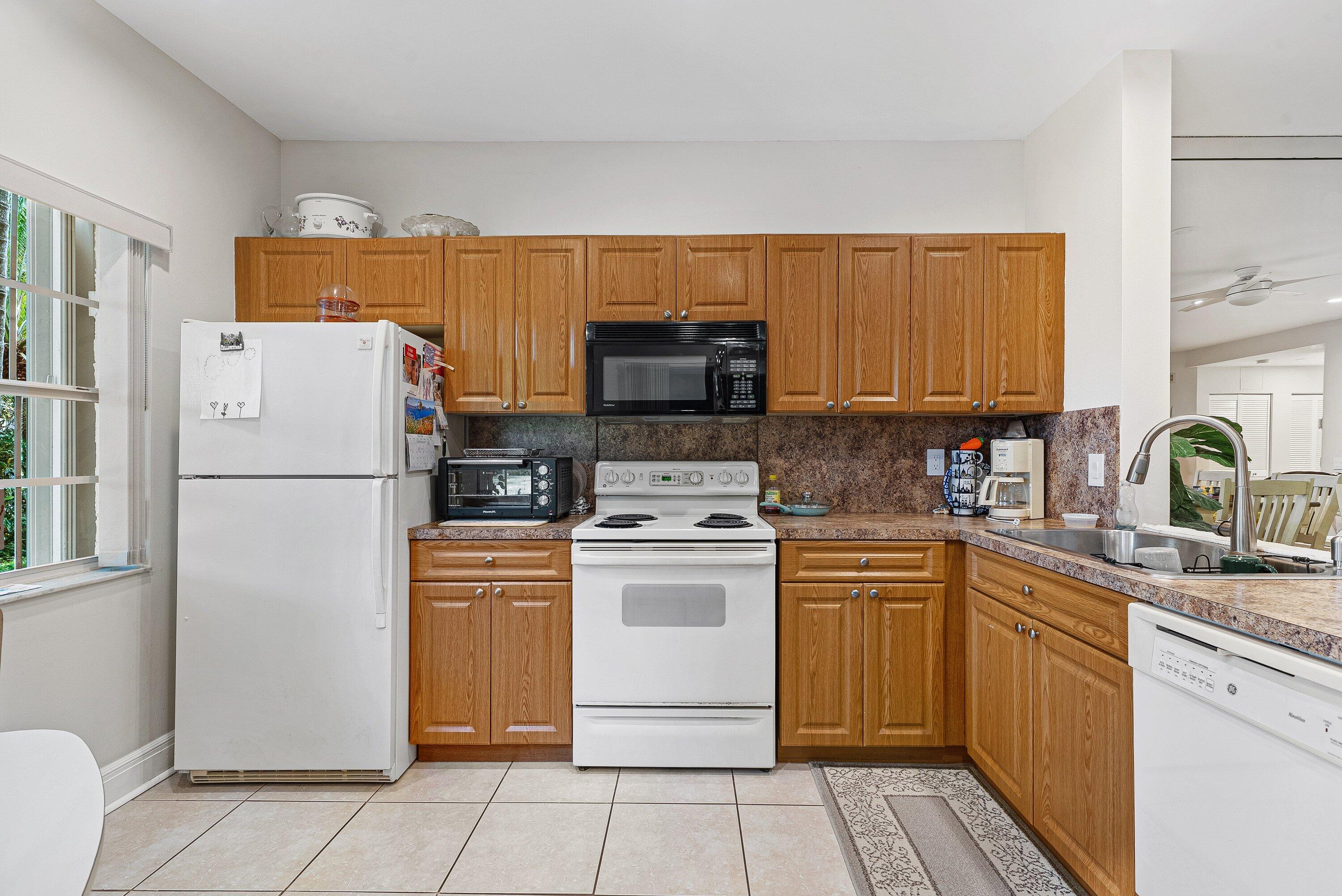 6668 Via Regina Boca Raton, FL 33433 - Photo 9 of 21 012-6668ViaRegina-BocaRaton-FL-33433-SMA