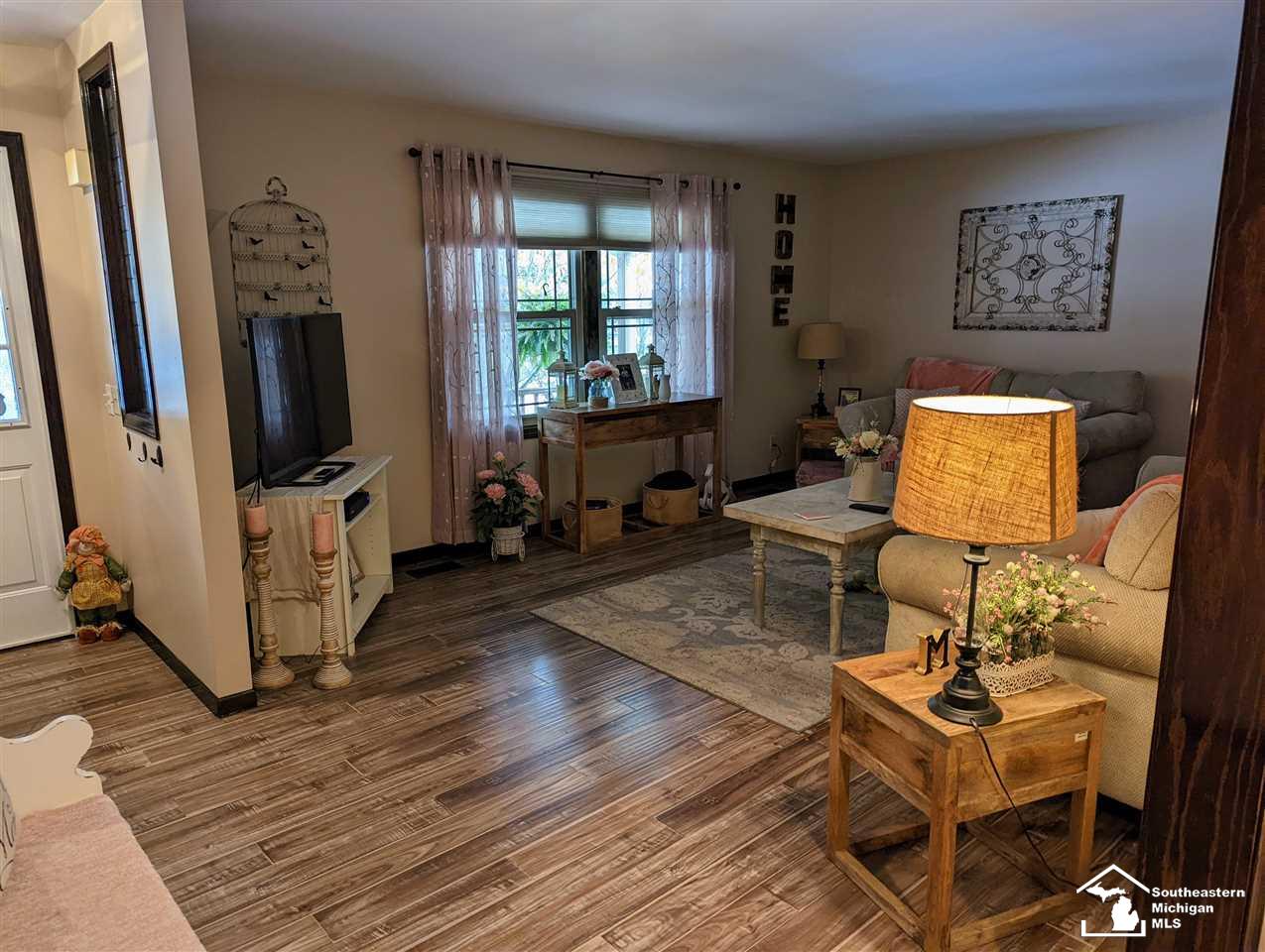 40457 Willis Road Belleville, MI 48111 - Photo 25 of 60 Living Room