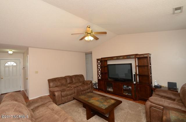 188 Core Road Richlands, NC 28574 - Photo 5 of 44 Living Room
