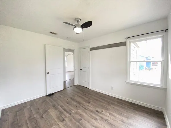 $1,500 | 145 Gordon Drive, Azle, TX 76020