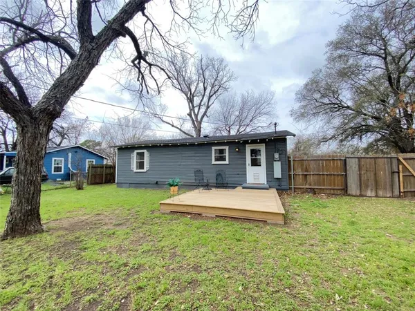 $1,500 | 145 Gordon Drive, Azle, TX 76020