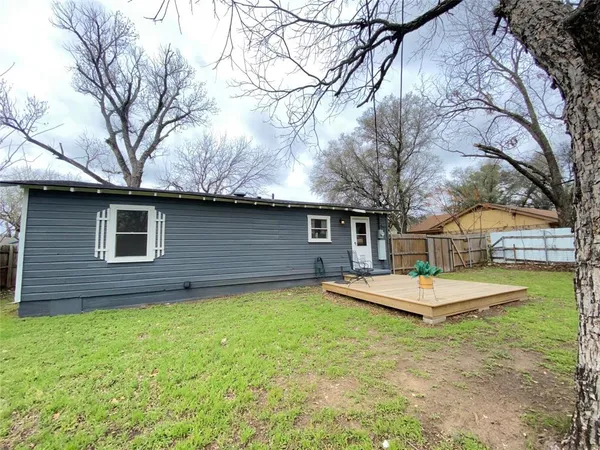 $1,500 | 145 Gordon Drive, Azle, TX 76020