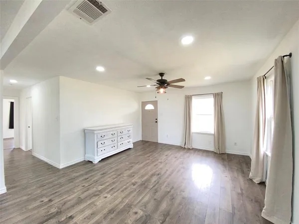 $1,500 | 145 Gordon Drive, Azle, TX 76020