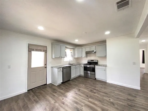 $1,500 | 145 Gordon Drive, Azle, TX 76020