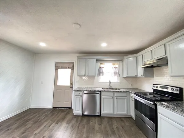 $1,500 | 145 Gordon Drive, Azle, TX 76020