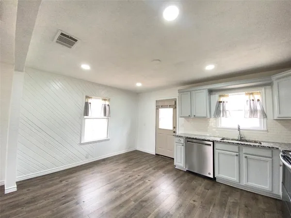 $1,500 | 145 Gordon Drive, Azle, TX 76020