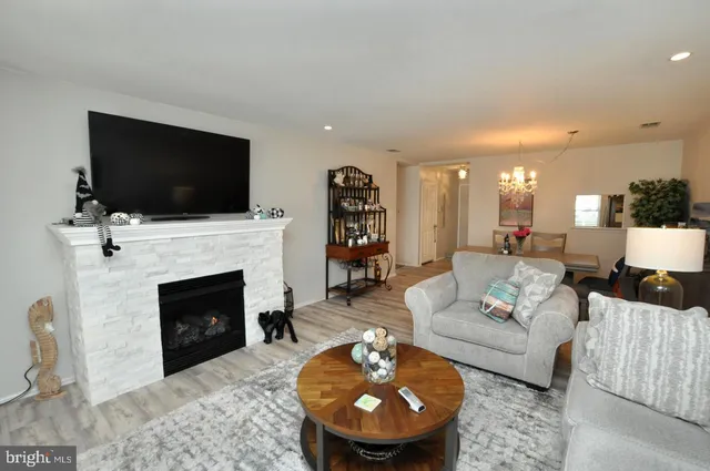 $368,500 | 11 East Berwin Way, Mount Laurel, NJ 08054