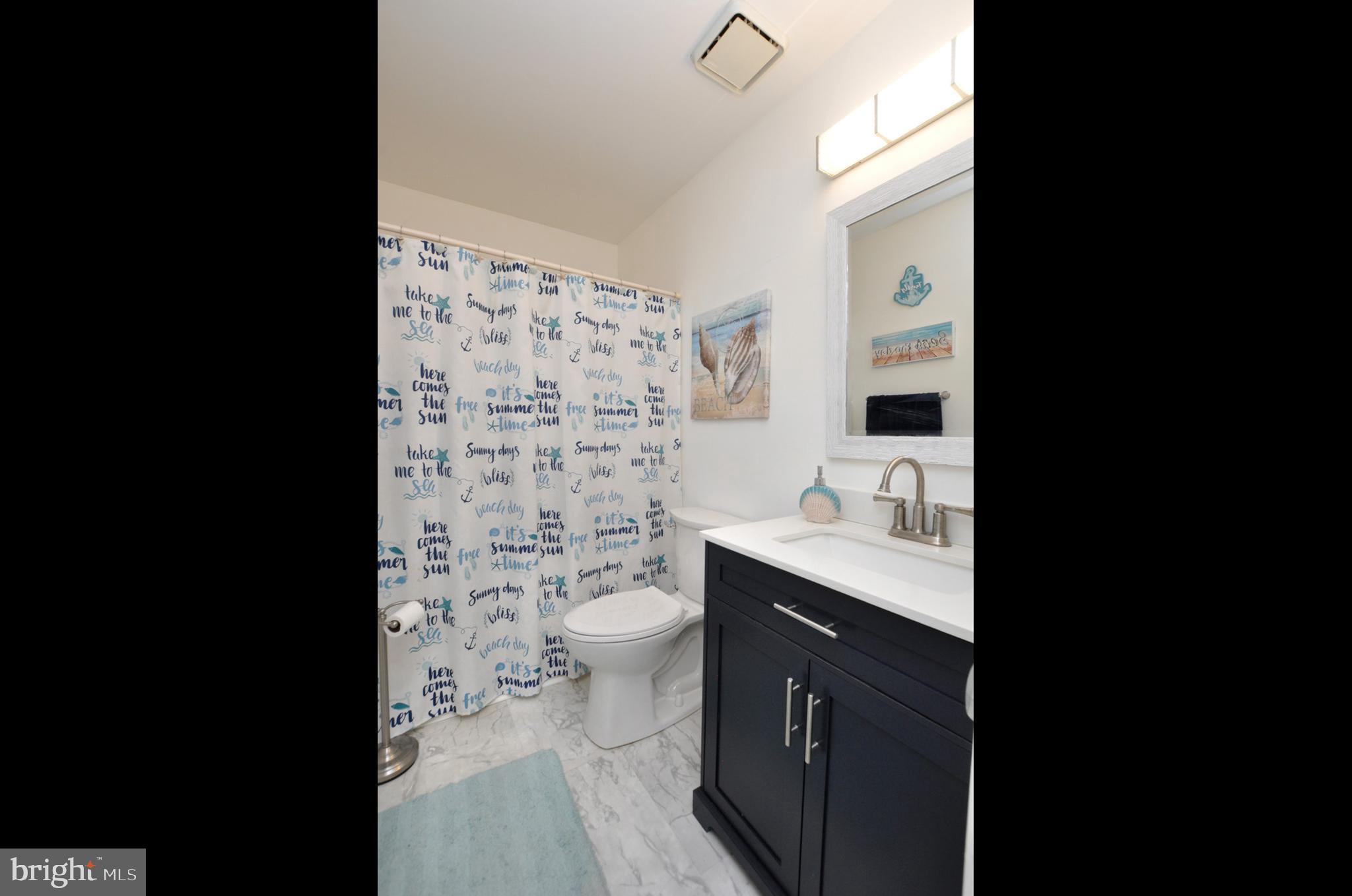 11 East Berwin Way Mount Laurel, NJ 08054 - Photo 16 of 22 Hallway Full Bathroom with Tub/Shower