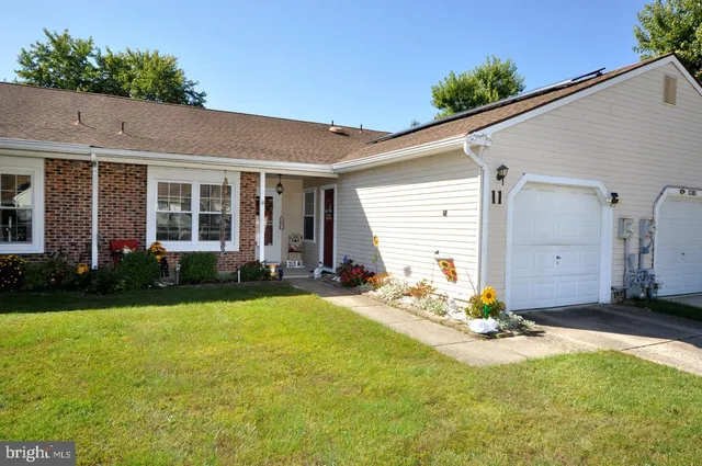 $368,500 | 11 East Berwin Way, Mount Laurel, NJ 08054