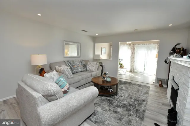 $368,500 | 11 East Berwin Way, Mount Laurel, NJ 08054