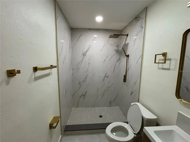 a bathroom with a toilet and a shower