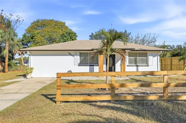 $2,500 | 1215 New York Avenue, Palm Harbor, FL 34683