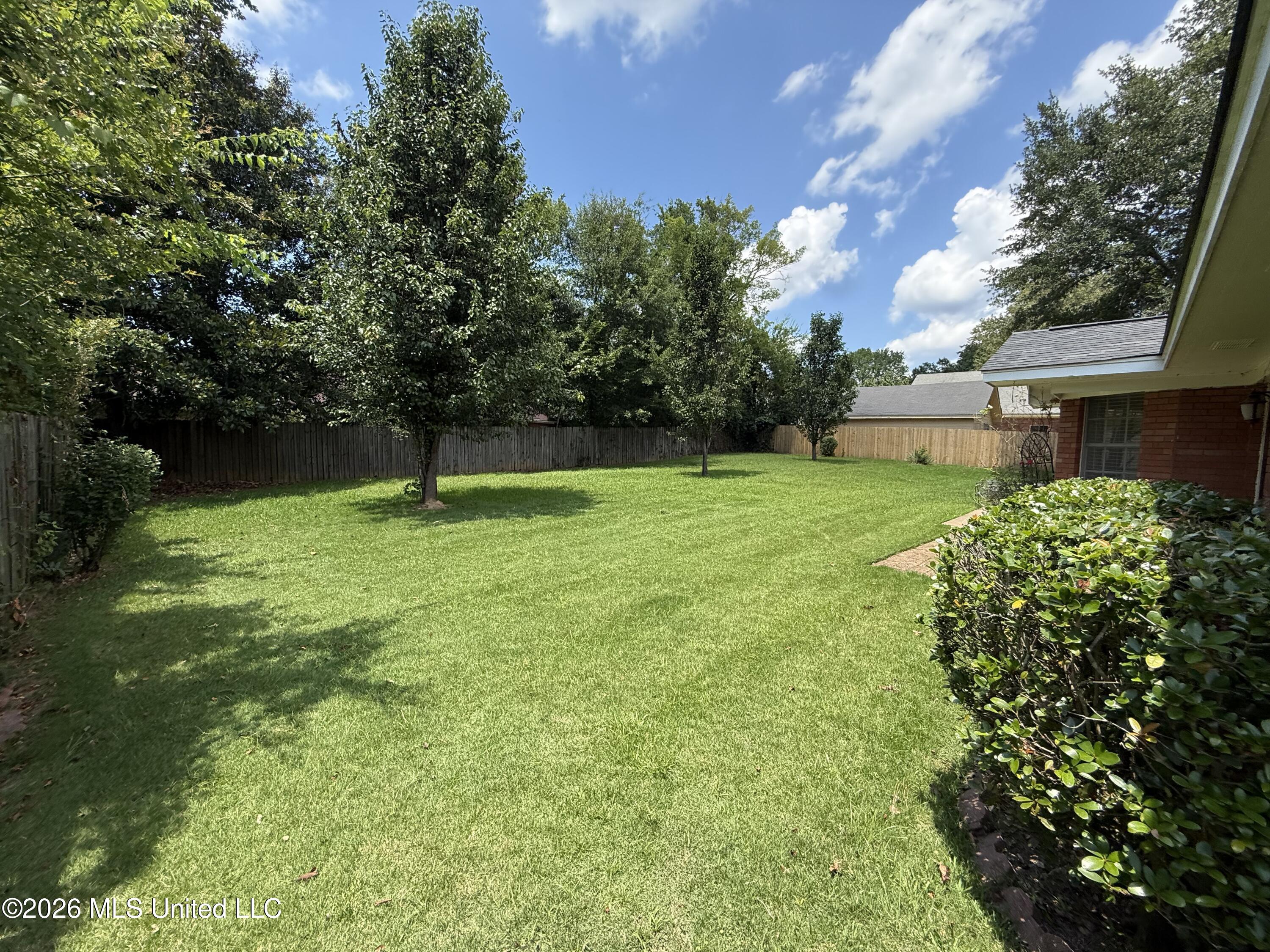 1842 Lake Trace Drive Jackson, MS 39211 - Photo 3 of 32 IMG_9880
