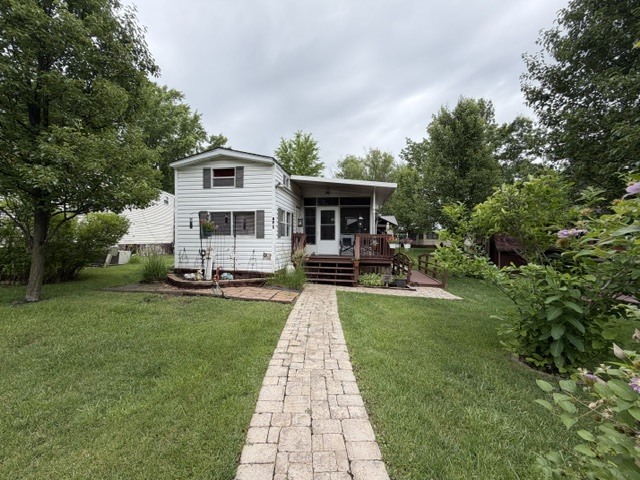 2795 East 28th Road Marseilles, IL 61341 - Photo 2 of 91 a front view of house with yard and green space