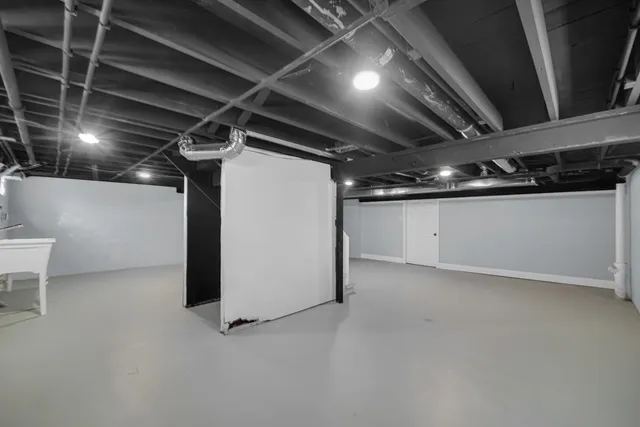 a view of utility room