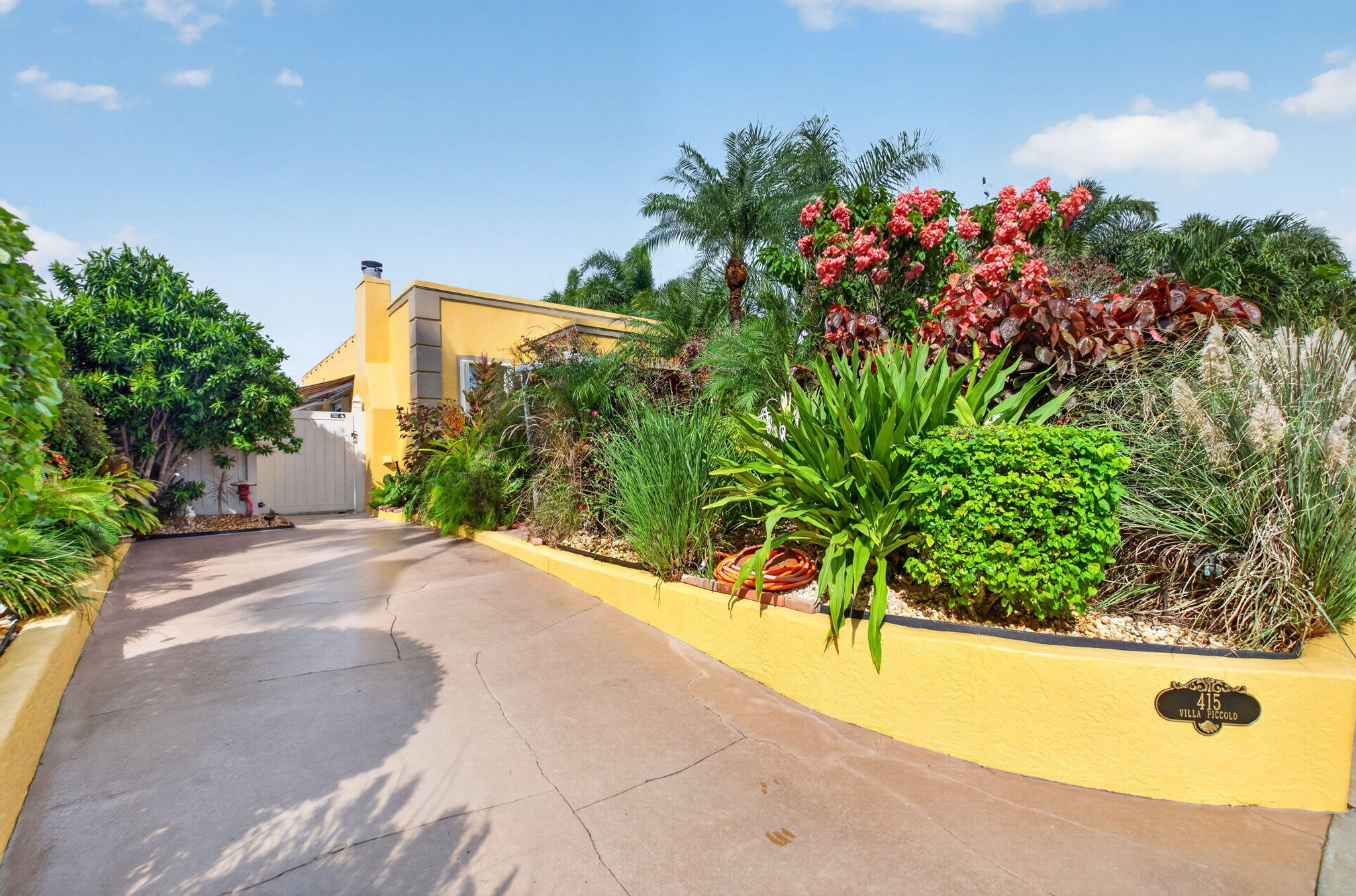 415 Colonial Road West Palm Beach, FL 33405 - Photo 8 of 58 64-web-or-mls-DSC_8452