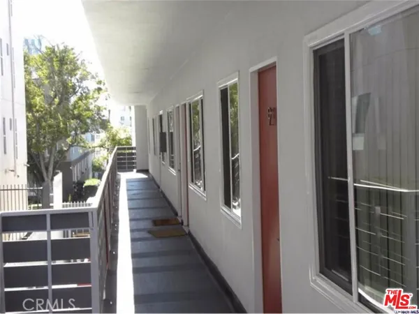 a view of entryway with interior