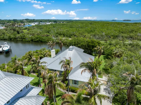 $1,250,000 | 2165 Southeast 7th Avenue Southeast, Vero Beach, FL 32962